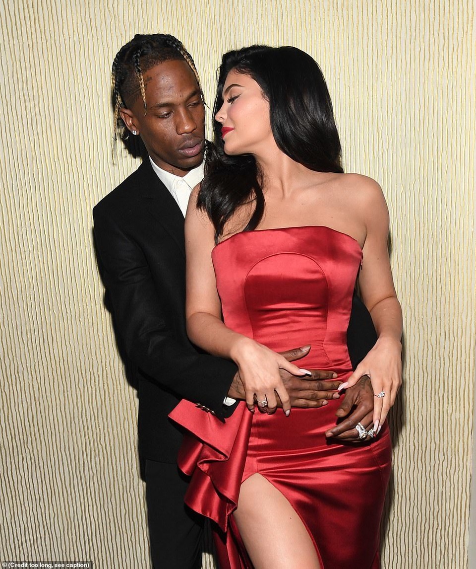 Kylie Jenner tình tứ bên Travis Scott - 1 Kylie Jenner tình tứ bên Travis Scott - 1
