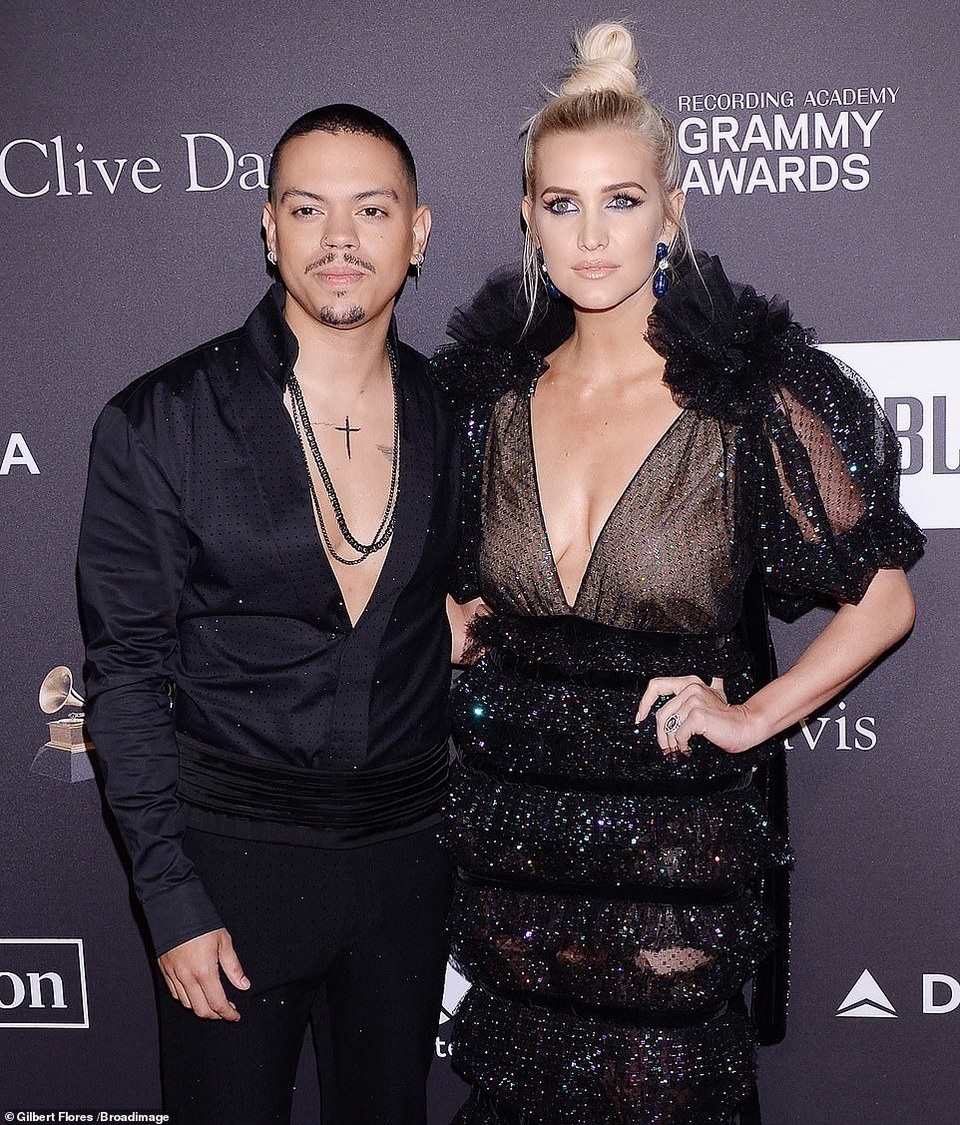 Kylie Jenner tình tứ bên Travis Scott - 12 Kylie Jenner tình tứ bên Travis Scott - 12