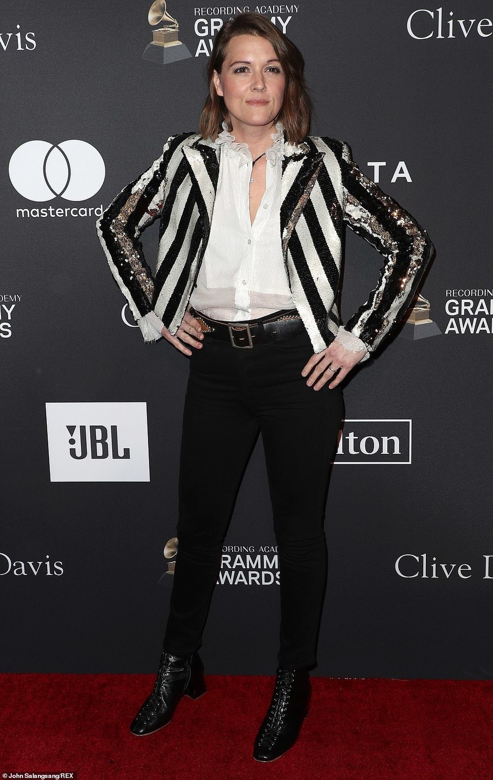 Kylie Jenner tình tứ bên Travis Scott - 37 Kylie Jenner tình tứ bên Travis Scott - 37