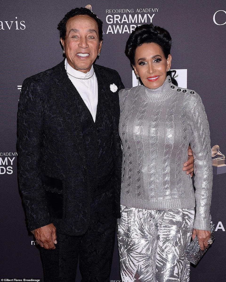 Kylie Jenner tình tứ bên Travis Scott - 39 Kylie Jenner tình tứ bên Travis Scott - 39