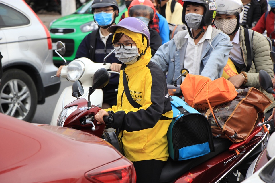 Tắc nghẹt đường về Hà Nội ngày mùng 6 Tết - 7