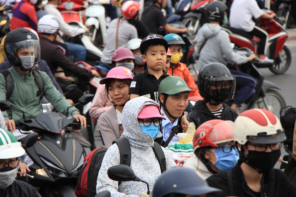 Tắc nghẹt đường về Hà Nội ngày mùng 6 Tết - 12