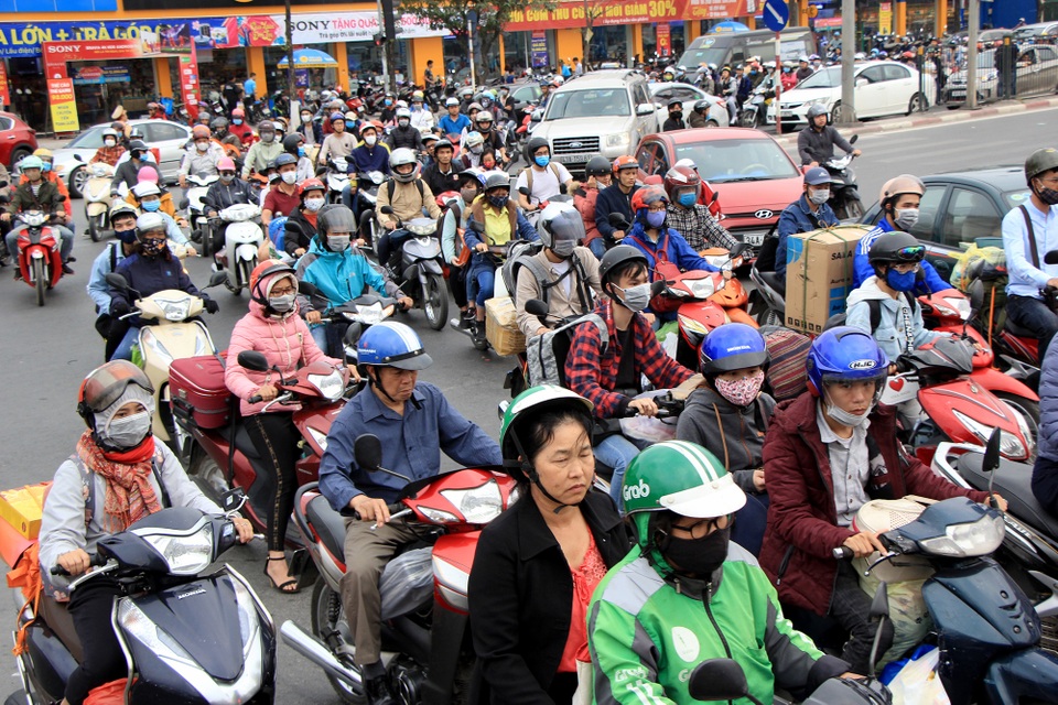 Tắc nghẹt đường về Hà Nội ngày mùng 6 Tết - 10