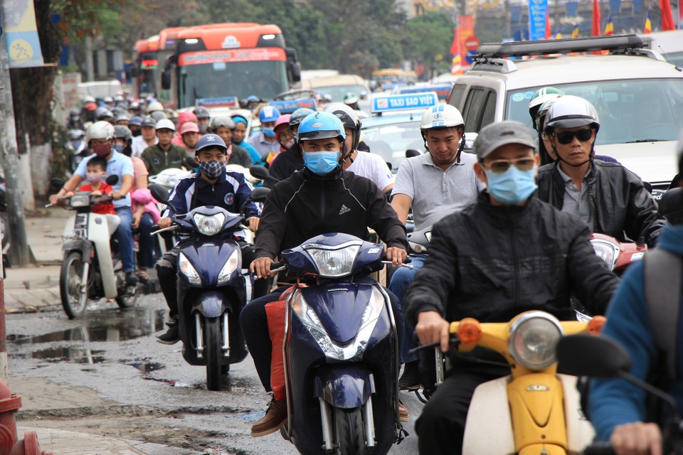 Tắc nghẹt đường về Hà Nội ngày mùng 6 Tết - 3