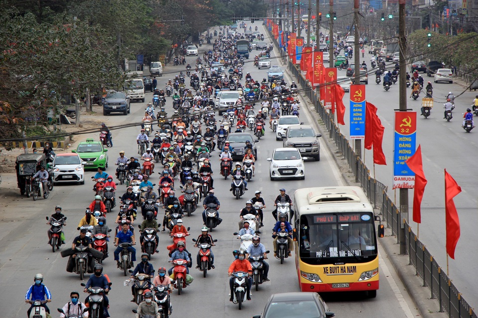 Tắc nghẹt đường về Hà Nội ngày mùng 6 Tết - 2