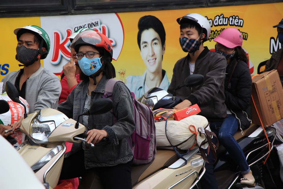 Tắc nghẹt đường về Hà Nội ngày mùng 6 Tết - 9