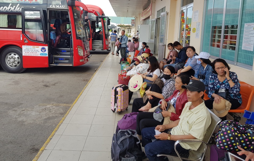 Phụ thu 60% sau Tết, nhiều nhà xe vẫn “cháy vé” đi TP HCM - 2 Phụ thu 60% sau Tết, nhiều nhà xe vẫn “cháy vé” đi TP HCM - 2