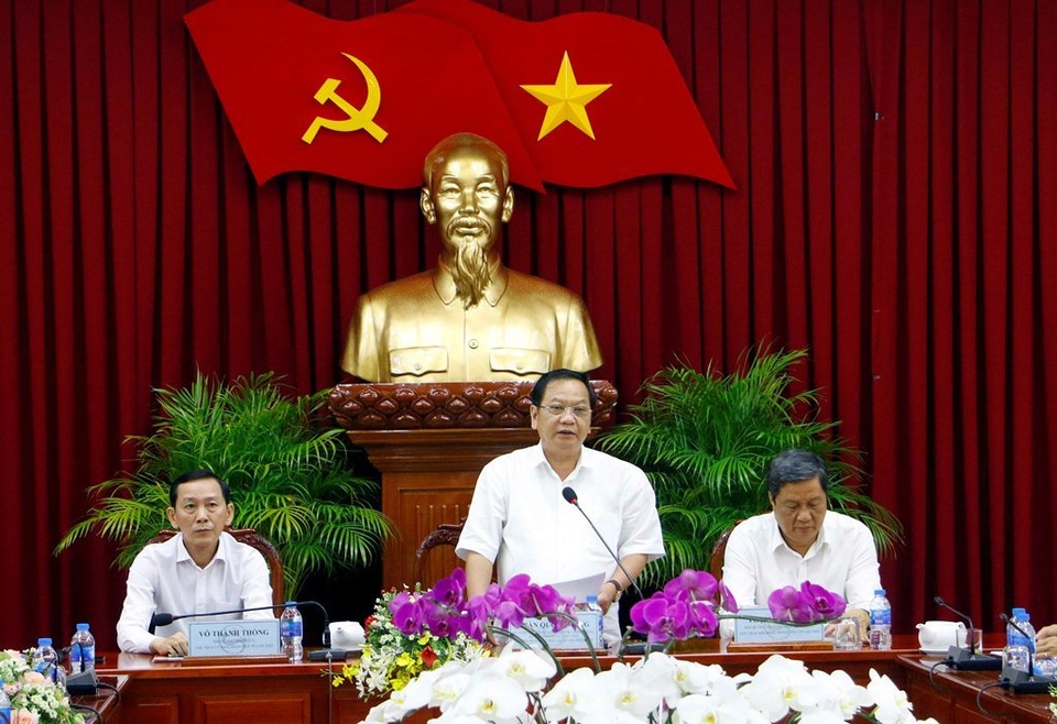 Ông Trần Quốc Trung - Bí thư Thành ủy Cần Thơ chỉ đạo tại cuộc họp Ông Trần Quốc Trung - Bí thư Thành ủy Cần Thơ chỉ đạo tại cuộc họp