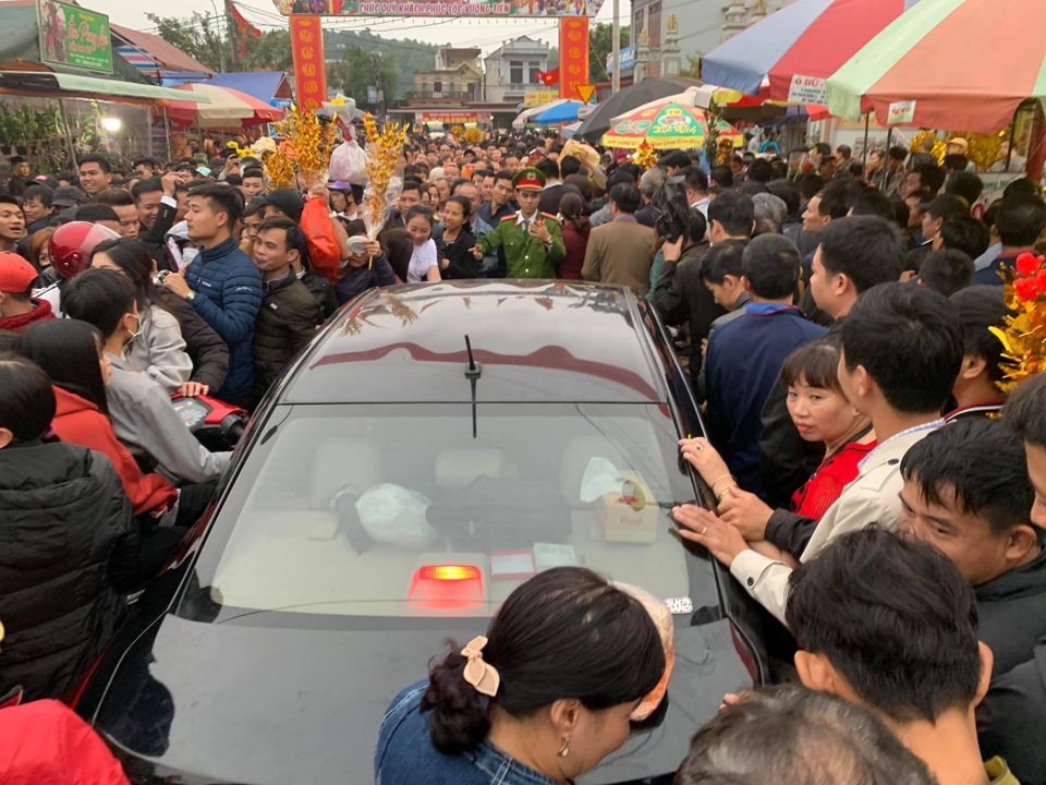 Chưa khai hội, Chợ Viềng đã nêm chật cứng người - 5 Chưa khai hội, Chợ Viềng đã nêm chật cứng người - 5