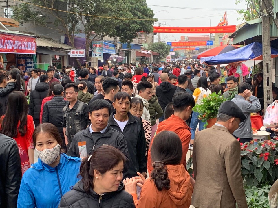Chưa khai hội, Chợ Viềng đã nêm chật cứng người - 10 Chưa khai hội, Chợ Viềng đã nêm chật cứng người - 10