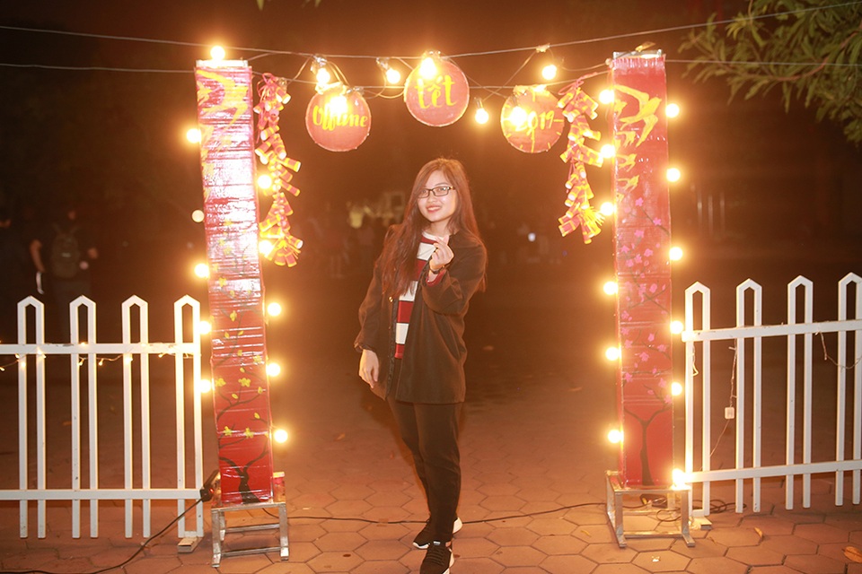 Học sinh trường Phan “cháy” hết mình trong dạ hội đón Xuân mới - 13 Học sinh trường Phan “cháy” hết mình trong dạ hội đón Xuân mới - 13