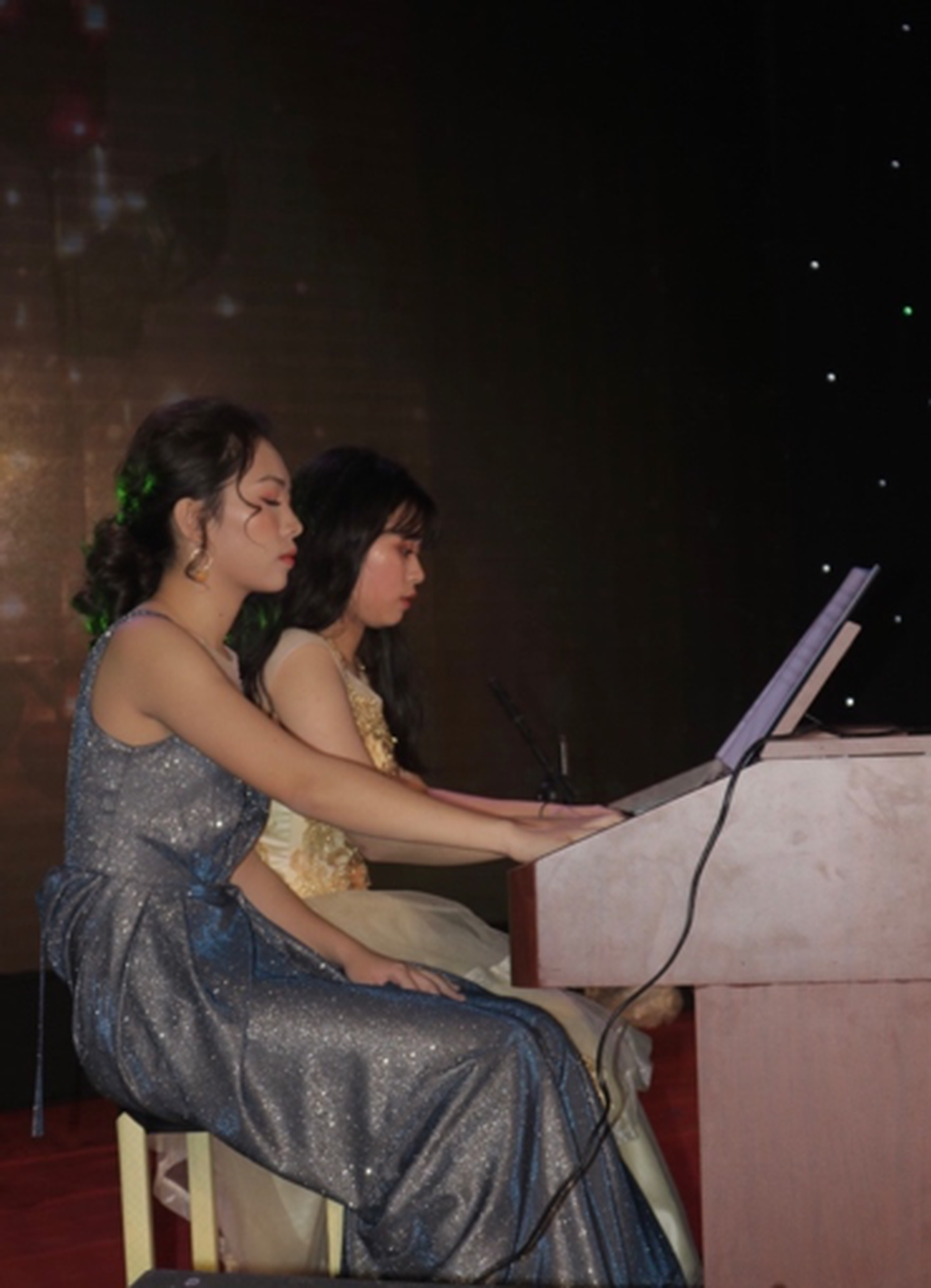 Học sinh chuyên Khoa học Tự nhiên chứng tỏ bản lĩnh “đa tài” qua English Celebration 2019 - 4 Học sinh chuyên Khoa học Tự nhiên chứng tỏ bản lĩnh “đa tài” qua English Celebration 2019 - 4