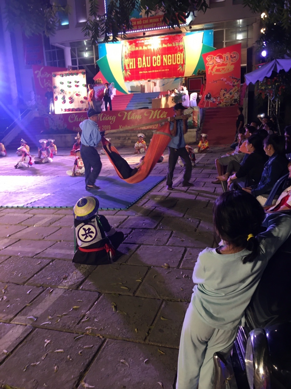 Đến hội xuân mê mẩn xem đấu cờ người - 9 Đến hội xuân mê mẩn xem đấu cờ người - 9