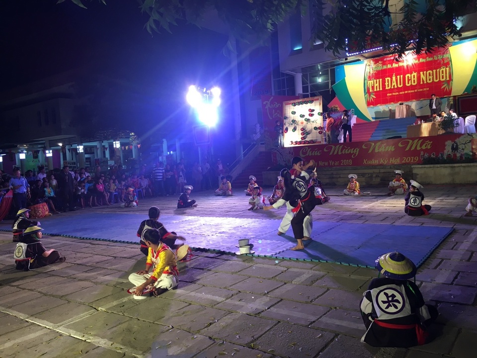 Đến hội xuân mê mẩn xem đấu cờ người - 8 Đến hội xuân mê mẩn xem đấu cờ người - 8