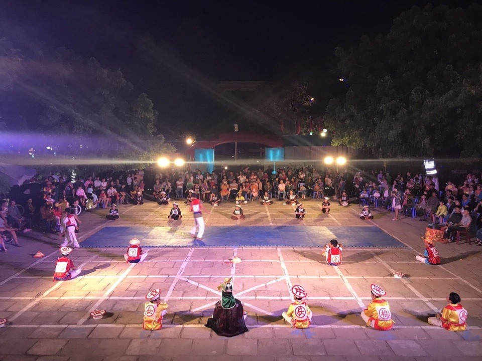 Đến hội xuân mê mẩn xem đấu cờ người - 1 Đến hội xuân mê mẩn xem đấu cờ người - 1