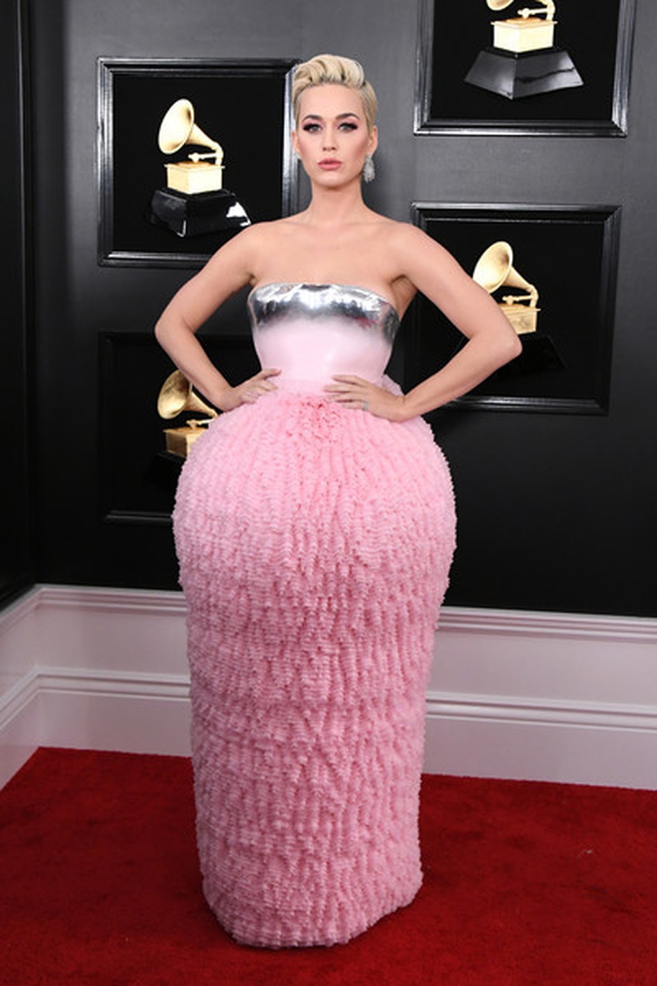 Người đẹp lộng lẫy váy áo trên thảm đỏ Grammy 2019 - 46 Người đẹp lộng lẫy váy áo trên thảm đỏ Grammy 2019 - 46