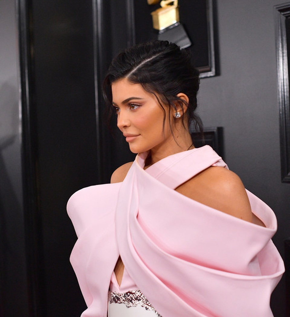 Người đẹp lộng lẫy váy áo trên thảm đỏ Grammy 2019 - 49 Người đẹp lộng lẫy váy áo trên thảm đỏ Grammy 2019 - 49