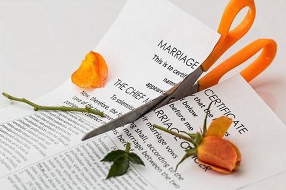 Vừa cưới nhau được 3 phút đã ly hôn ngay lập tức - 1