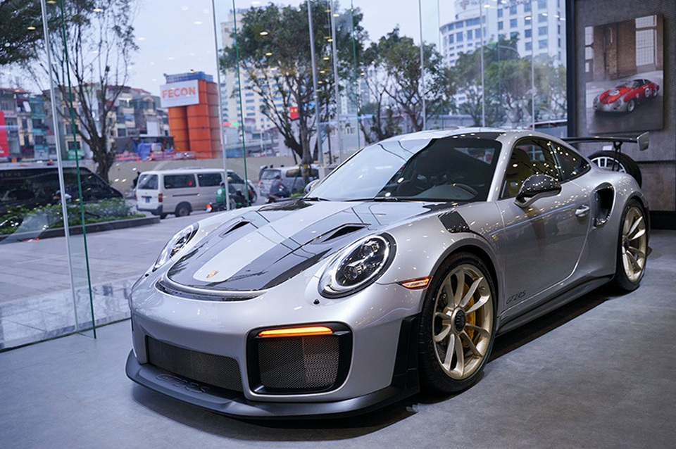 Giá hơn 20 tỉ đồng, Porsche 911 GT2 RS gia nhập làng siêu xe tại Việt Nam - 2 Giá hơn 20 tỉ đồng, Porsche 911 GT2 RS gia nhập làng siêu xe tại Việt Nam - 2