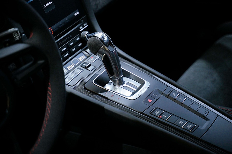 Giá hơn 20 tỉ đồng, Porsche 911 GT2 RS gia nhập làng siêu xe tại Việt Nam - 6 Giá hơn 20 tỉ đồng, Porsche 911 GT2 RS gia nhập làng siêu xe tại Việt Nam - 6