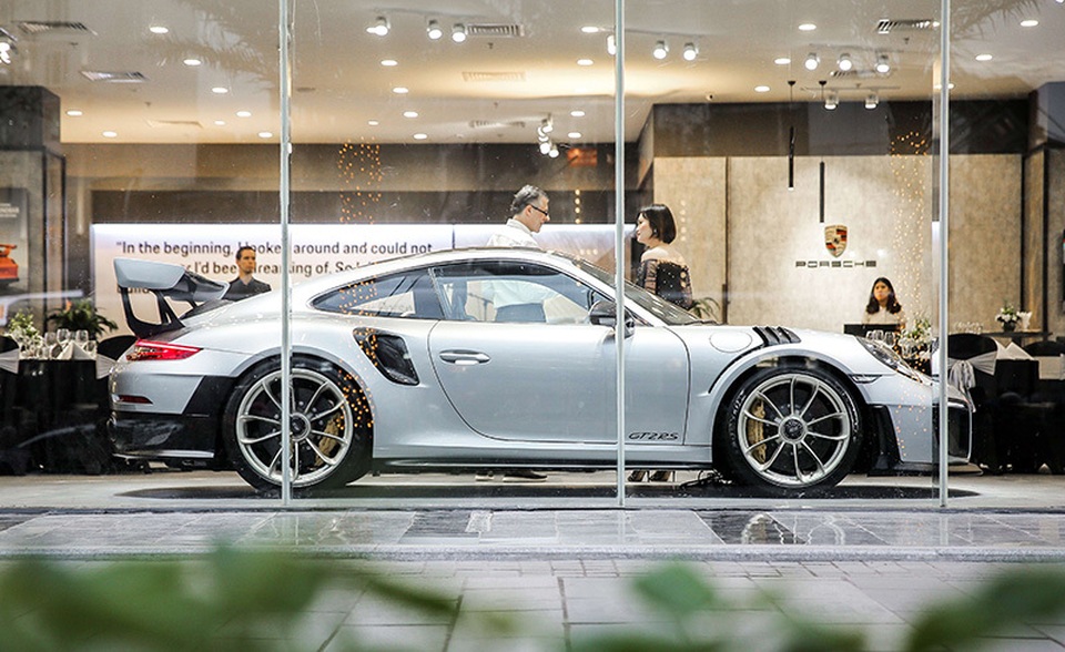 Giá hơn 20 tỉ đồng, Porsche 911 GT2 RS gia nhập làng siêu xe tại Việt Nam - 1 Giá hơn 20 tỉ đồng, Porsche 911 GT2 RS gia nhập làng siêu xe tại Việt Nam - 1