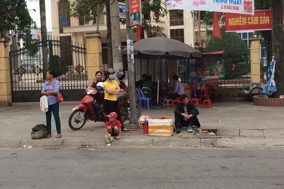 Người lao động trở lại làm việc: Người đi xe máy, kẻ cắn răng thuê xe                                   - 1