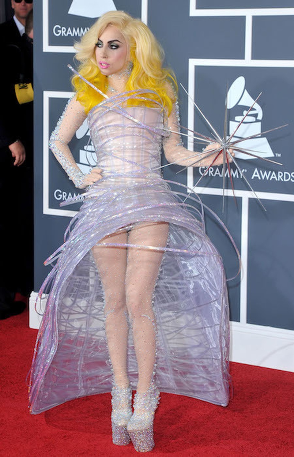 Những bộ cánh ấn tượng nhất tại các lễ trao giải Grammy  - 8