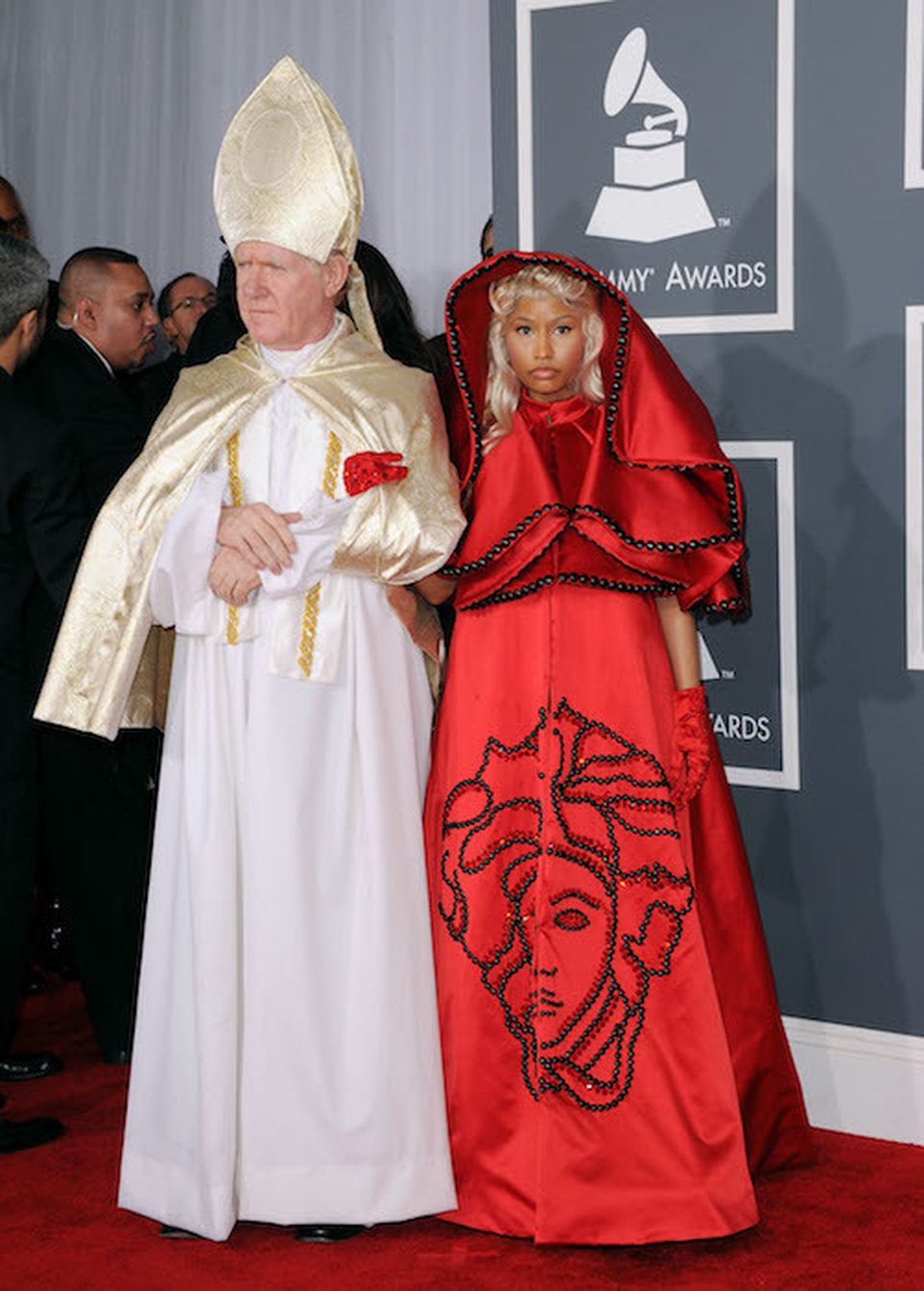 Những bộ cánh ấn tượng nhất tại các lễ trao giải Grammy  - 9