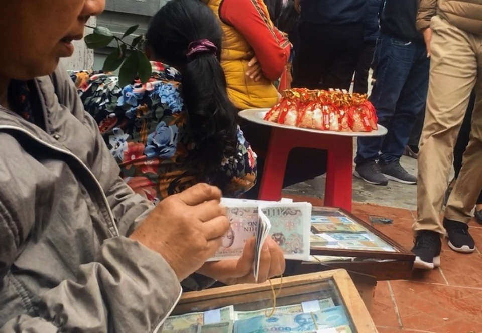 Hàng vạn người đổ về phiên chợ mua may bán rủi ở Nam Định - 11 Hàng vạn người đổ về phiên chợ mua may bán rủi ở Nam Định - 11