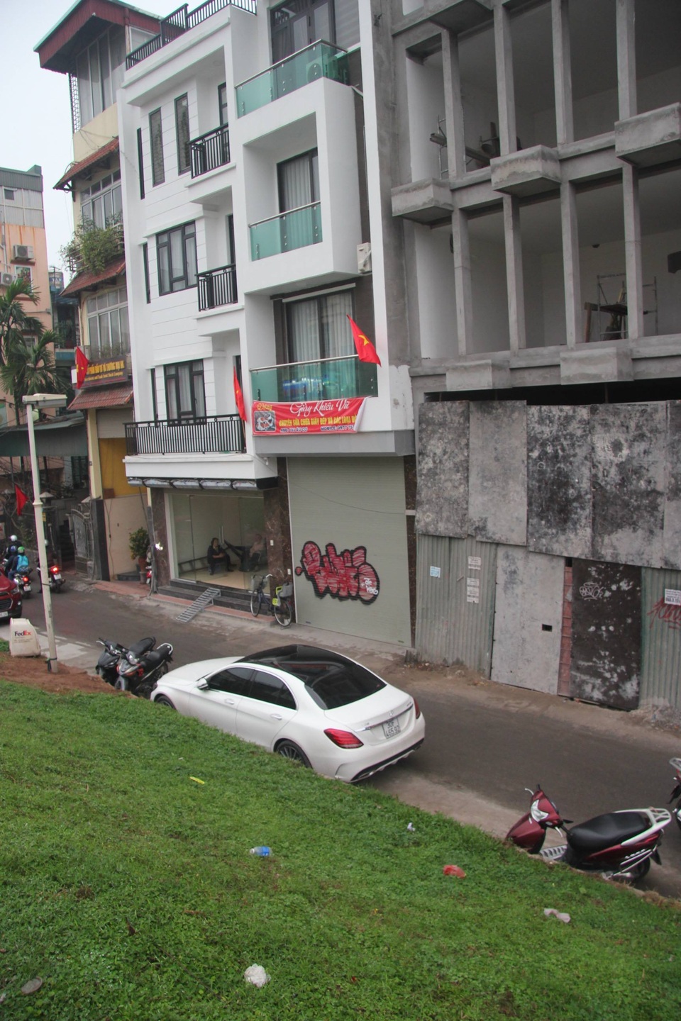 1.ve ban len cua nha.jpg