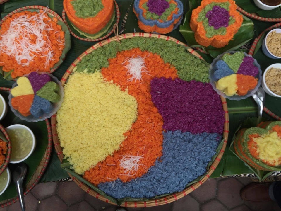 10.thi nau xoi o Phu Thuong.jpg 10.thi nau xoi o Phu Thuong.jpg