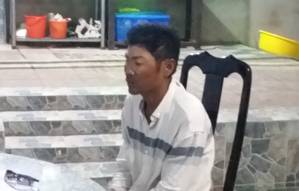 Bắt đối tượng “cò” vé, lừa khách tại Bến xe Cà Mau ngày Tết - 1 Bắt đối tượng “cò” vé, lừa khách tại Bến xe Cà Mau ngày Tết - 1