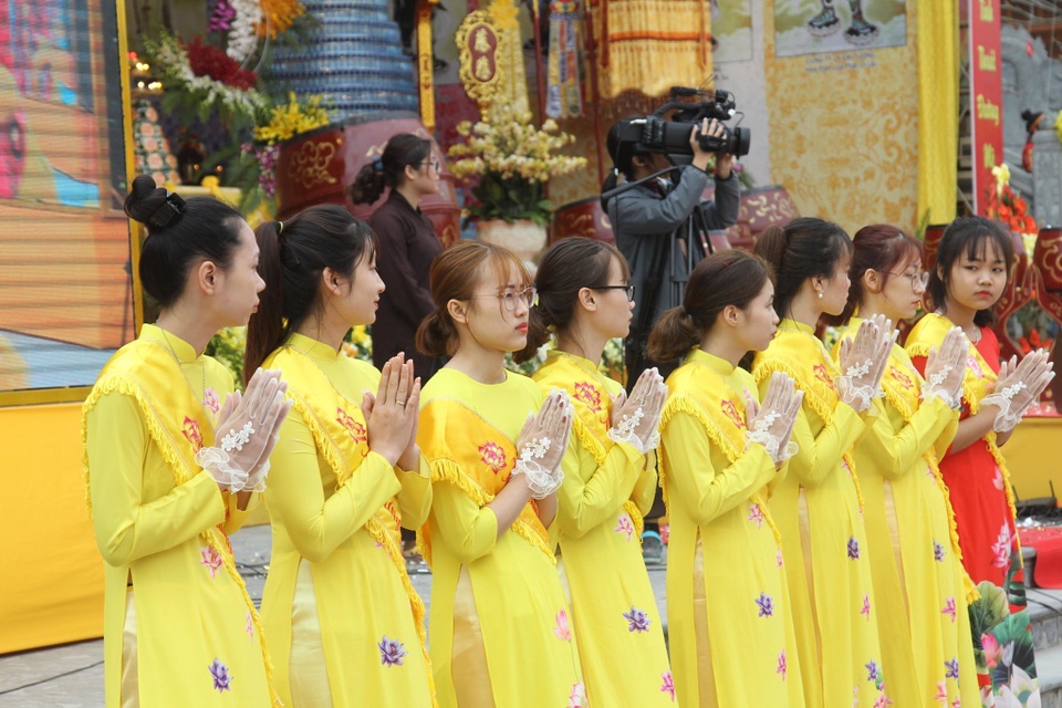 Biển người đổ về dự Lễ khai hội xuân Chùa Ba Vàng - 6 Biển người đổ về dự Lễ khai hội xuân Chùa Ba Vàng - 6