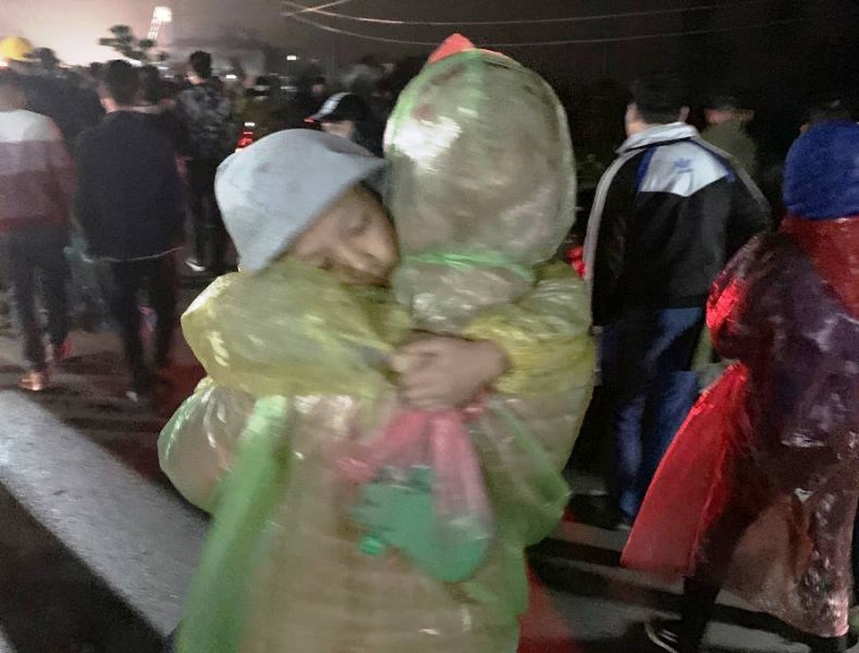 Trắng đêm chen chân “mua may, bán rủi” ở chợ Viềng - 11 Trắng đêm chen chân “mua may, bán rủi” ở chợ Viềng - 11