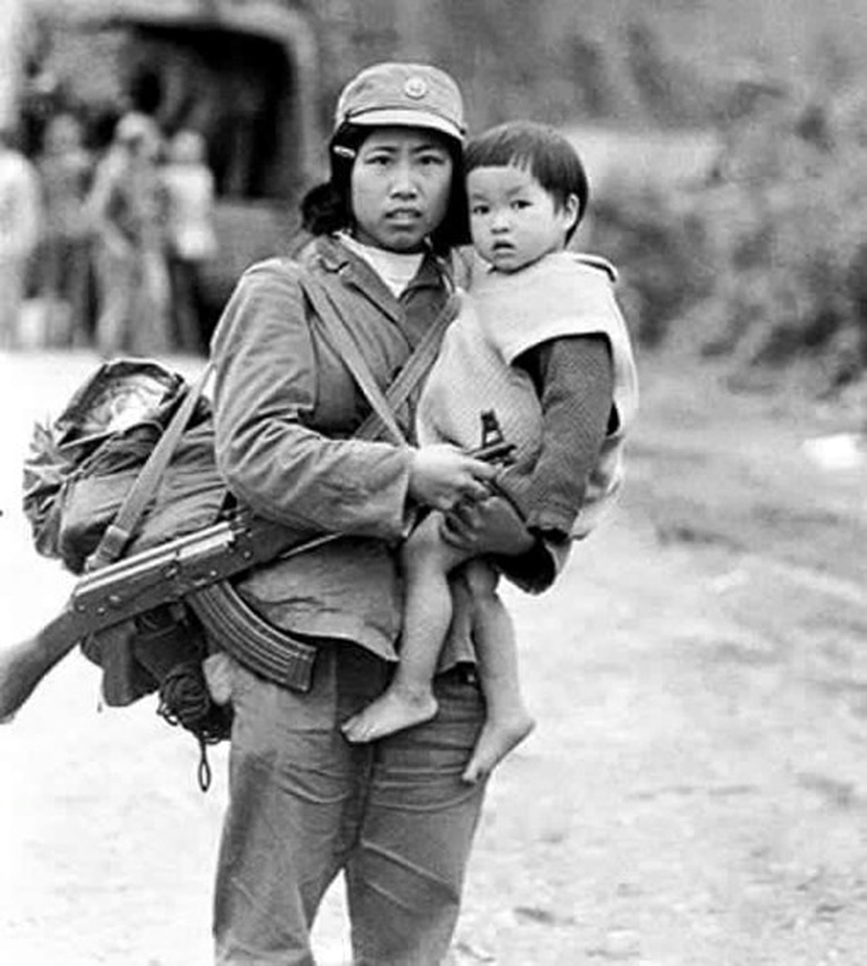 “Cô bộ đội và em bé năm 1979” bây giờ ra sao? - 1 “Cô bộ đội và em bé năm 1979” bây giờ ra sao? - 1