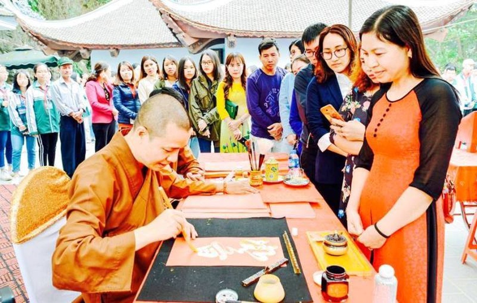khai bút khuyến học 1.jpg khai bút khuyến học 1.jpg