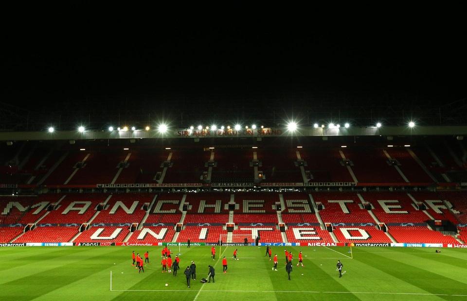 Các cầu thủ PSG luyện tập làm quen với mặt sân Old Trafford - 2 Các cầu thủ PSG luyện tập làm quen với mặt sân Old Trafford - 2