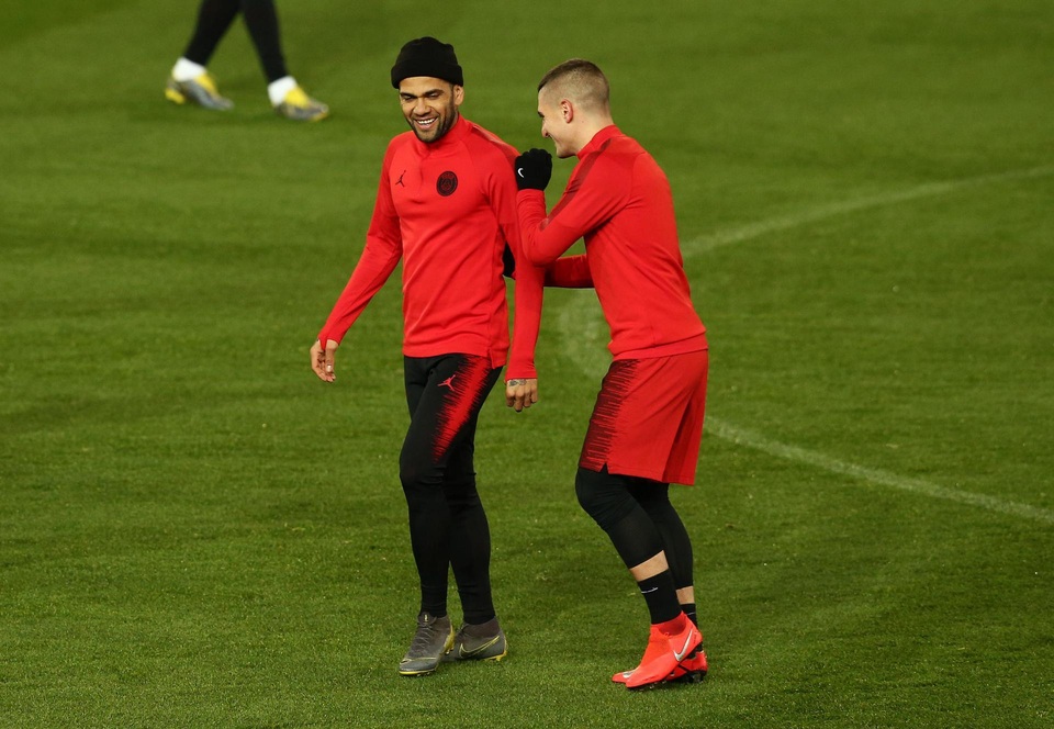 Các cầu thủ PSG luyện tập làm quen với mặt sân Old Trafford - 10 Các cầu thủ PSG luyện tập làm quen với mặt sân Old Trafford - 10