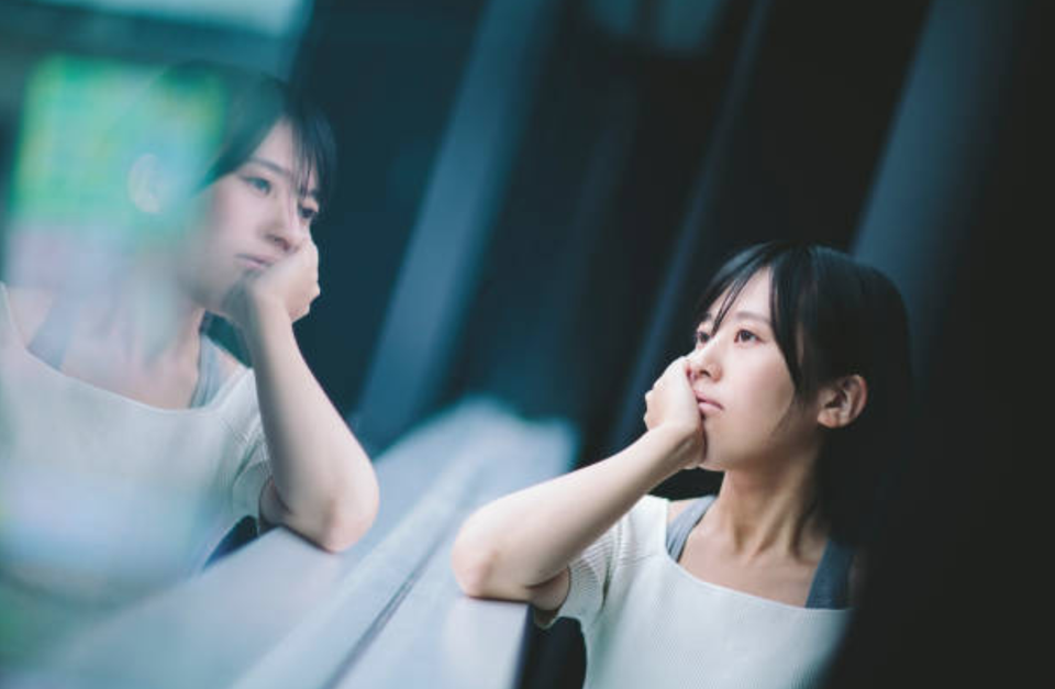 Mẹ hoang mang khi con trai 21 tuổi yêu phụ nữ trung niên - 1 Mẹ hoang mang khi con trai 21 tuổi yêu phụ nữ trung niên - 1