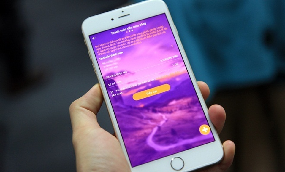 Đại diện ngân hàng chỉ cách mua vàng không cần xếp hàng ngày Thần Tài - 1 Đại diện ngân hàng chỉ cách mua vàng không cần xếp hàng ngày Thần Tài - 1