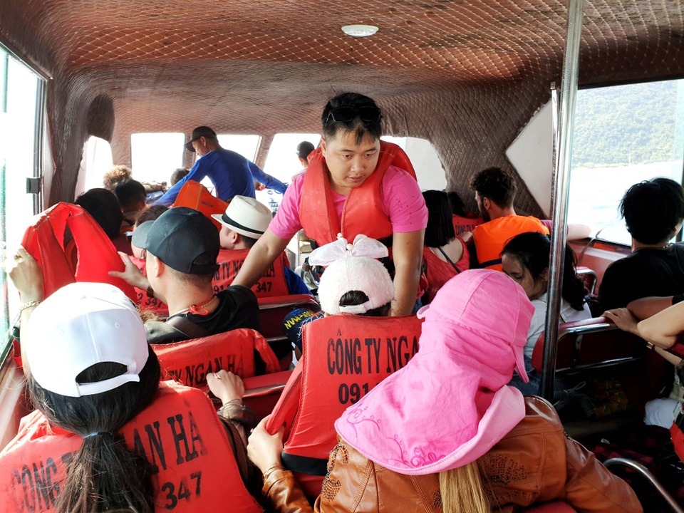 Phạt nặng tàu cao tốc chở khách quá quy định dịp Tết - 4 Phạt nặng tàu cao tốc chở khách quá quy định dịp Tết - 4