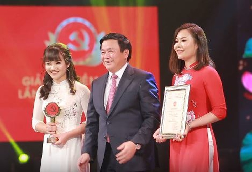 Nữ sinh trường báo xinh xắn là tác giả trẻ tuổi xuất sắc tại Giải Búa liềm vàng 2018 - 1 Nữ sinh trường báo xinh xắn là tác giả trẻ tuổi xuất sắc tại Giải Búa liềm vàng 2018 - 1
