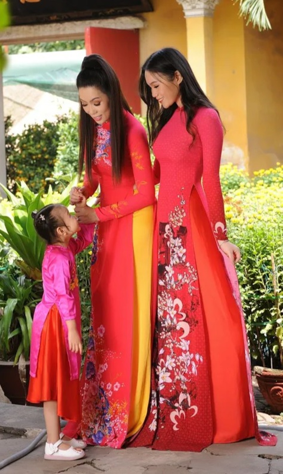 Con gái lớn Trịnh Kim Chi xinh như hoa hậu, điệu đà du xuân cùng mẹ - 8 Con gái lớn Trịnh Kim Chi xinh như hoa hậu, điệu đà du xuân cùng mẹ - 8