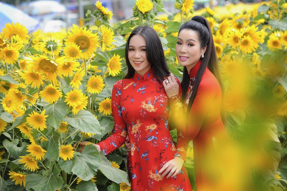 Con gái lớn Trịnh Kim Chi xinh như hoa hậu, điệu đà du xuân cùng mẹ - 2 Con gái lớn Trịnh Kim Chi xinh như hoa hậu, điệu đà du xuân cùng mẹ - 2