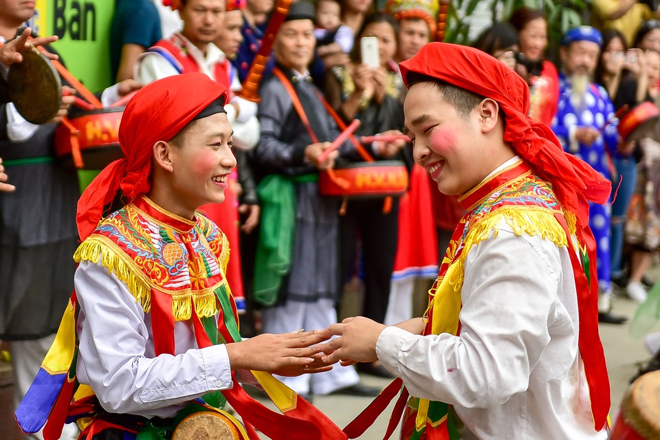 Trai làng Triều Khúc lả lơi trong điệu con đĩ đánh bồng - 9 Trai làng Triều Khúc lả lơi trong điệu con đĩ đánh bồng - 9