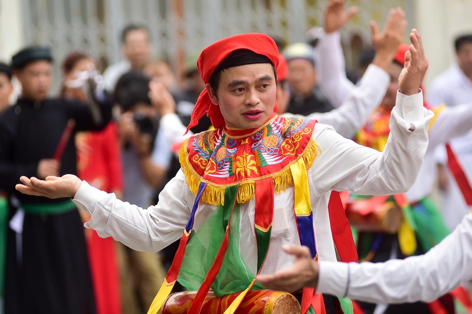 Trai làng Triều Khúc lả lơi trong điệu con đĩ đánh bồng - 12 Trai làng Triều Khúc lả lơi trong điệu con đĩ đánh bồng - 12