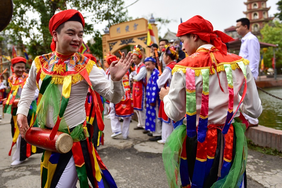 Trai làng Triều Khúc lả lơi trong điệu con đĩ đánh bồng - 11 Trai làng Triều Khúc lả lơi trong điệu con đĩ đánh bồng - 11