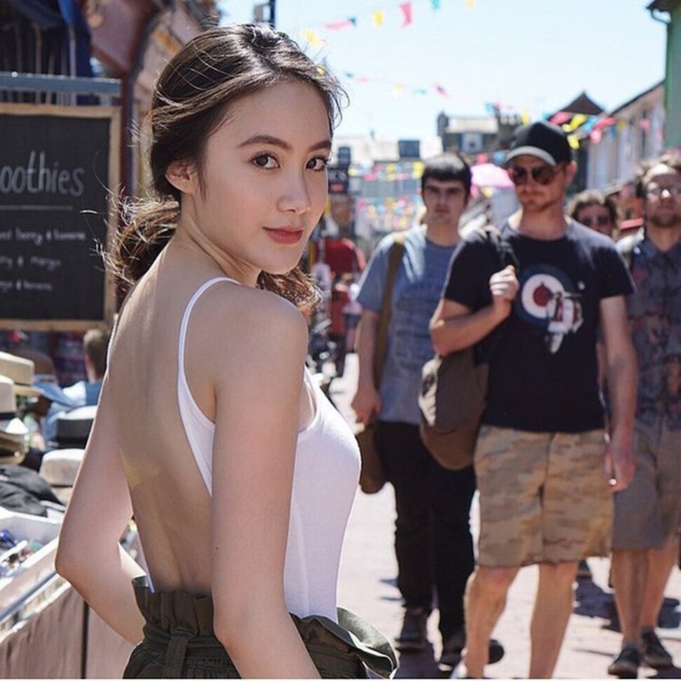Hot girl Lào xinh đẹp ăn Tết ở Việt Nam gây bão mạng là ai? - 4 Hot girl Lào xinh đẹp ăn Tết ở Việt Nam gây bão mạng là ai? - 4