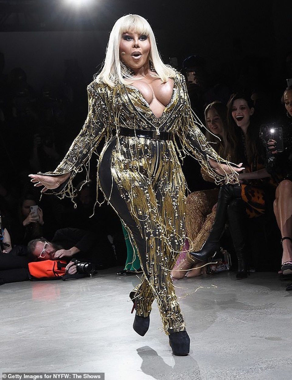 Lil Kim khoe ngực táo bạo - 1 Lil Kim khoe ngực táo bạo - 1