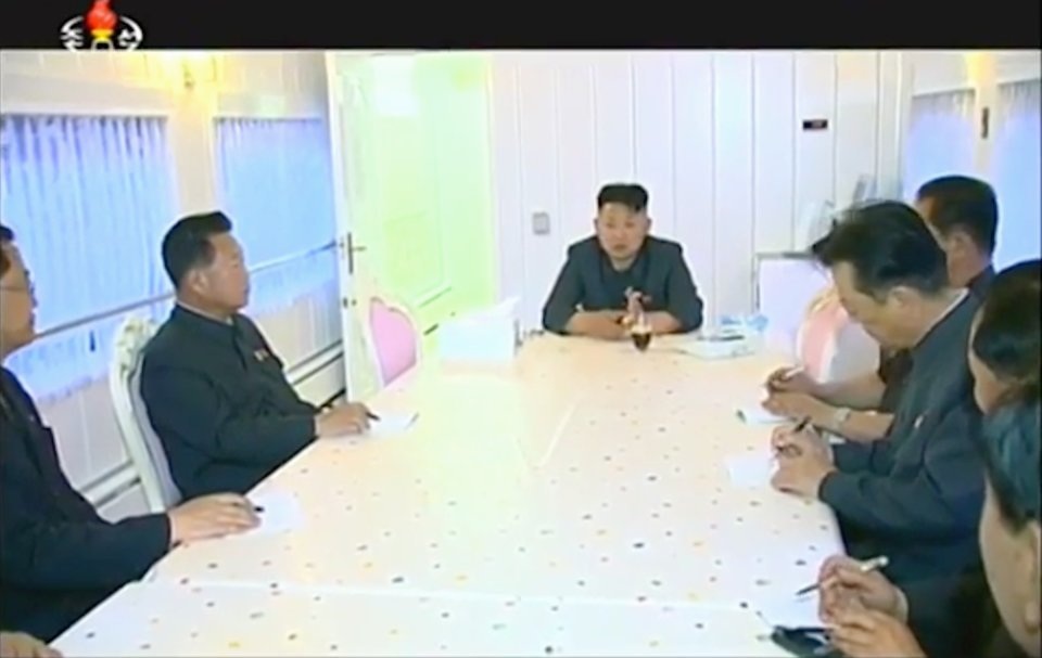 Đoàn tàu đặc biệt của ông Kim Jong-un - 4 Đoàn tàu đặc biệt của ông Kim Jong-un - 4